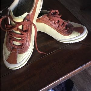 Women’s Merrill size 7